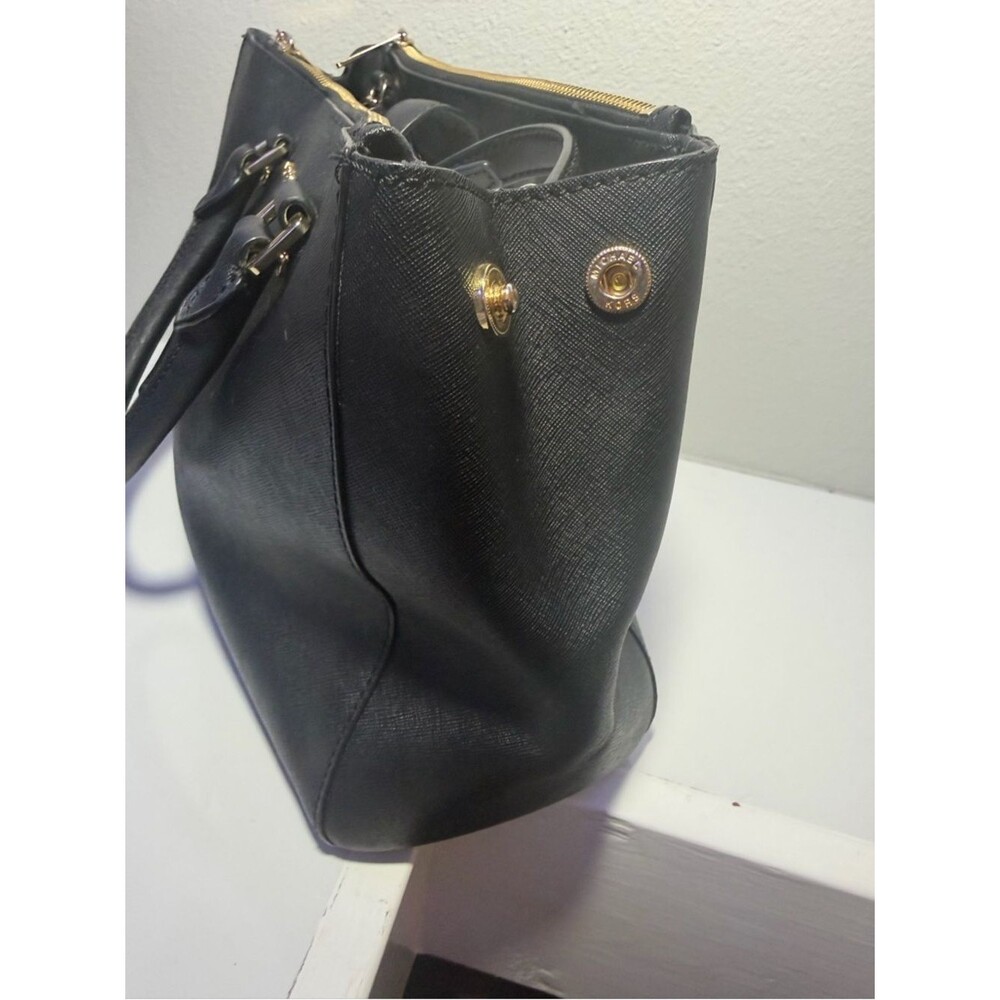 Michael Kors 2-way black bag. - Picture 4 of 16